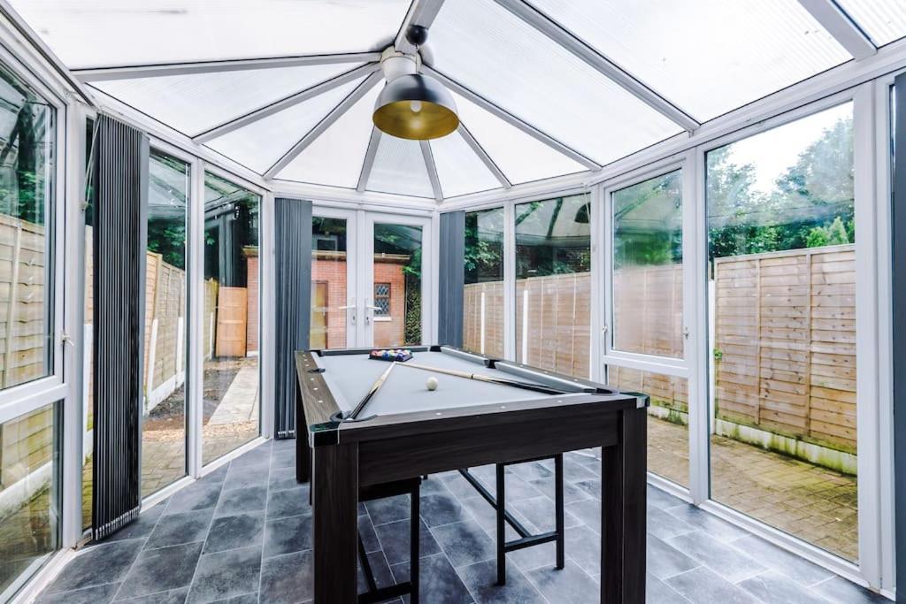 Stylish Home, Games Room, Sleeps 6, Large Driveway, Perfect For Groups Apartamento *