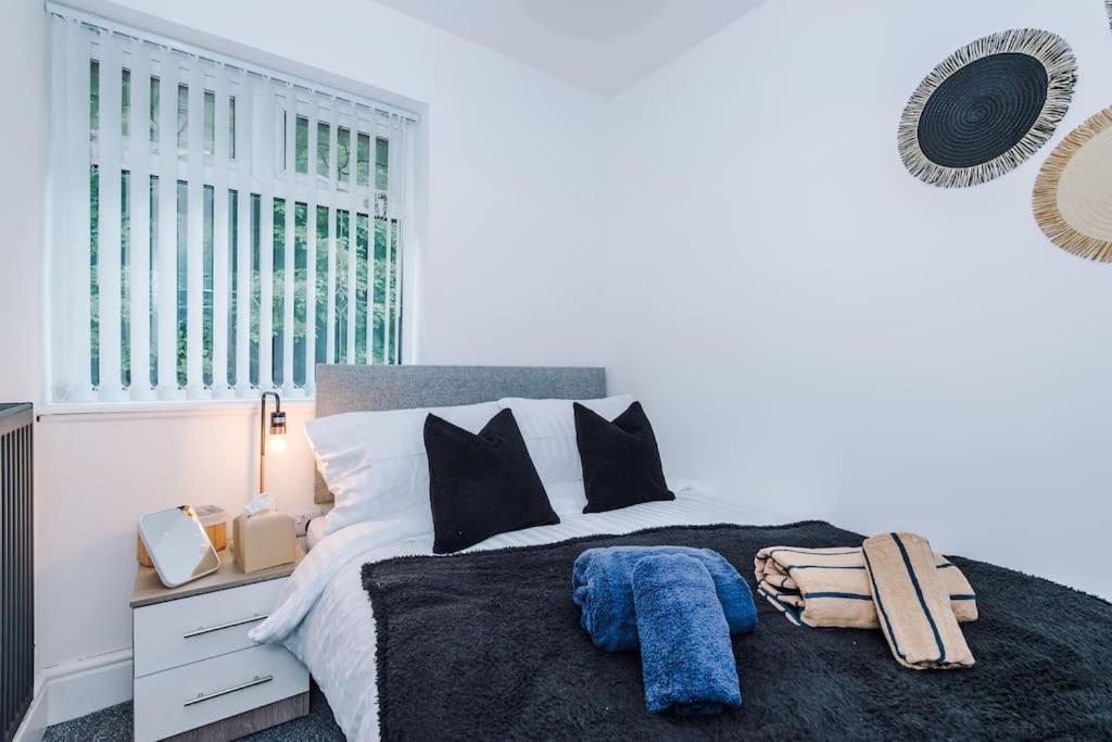 Apartamento Stylish Home, Games Room, Sleeps 6, Large Driveway, Perfect For Groups Manchester