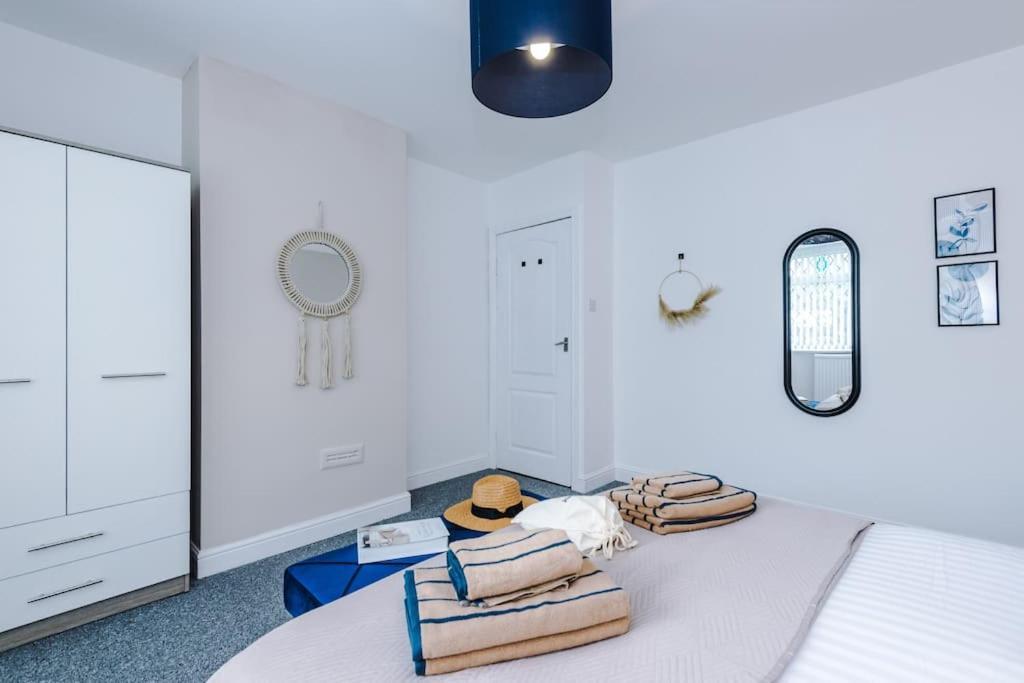 Apartamento Stylish Home, Games Room, Sleeps 6, Large Driveway, Perfect For Groups *