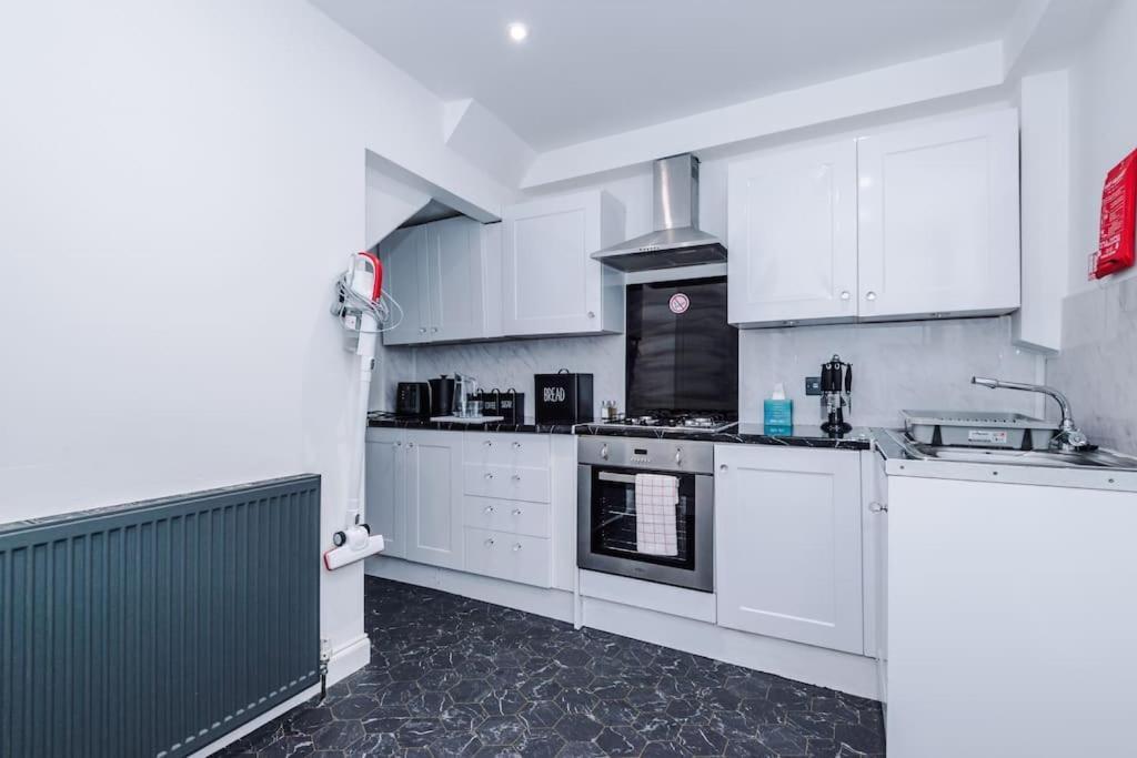 Apartamento Stylish Home, Games Room, Sleeps 6, Large Driveway, Perfect For Groups Manchester