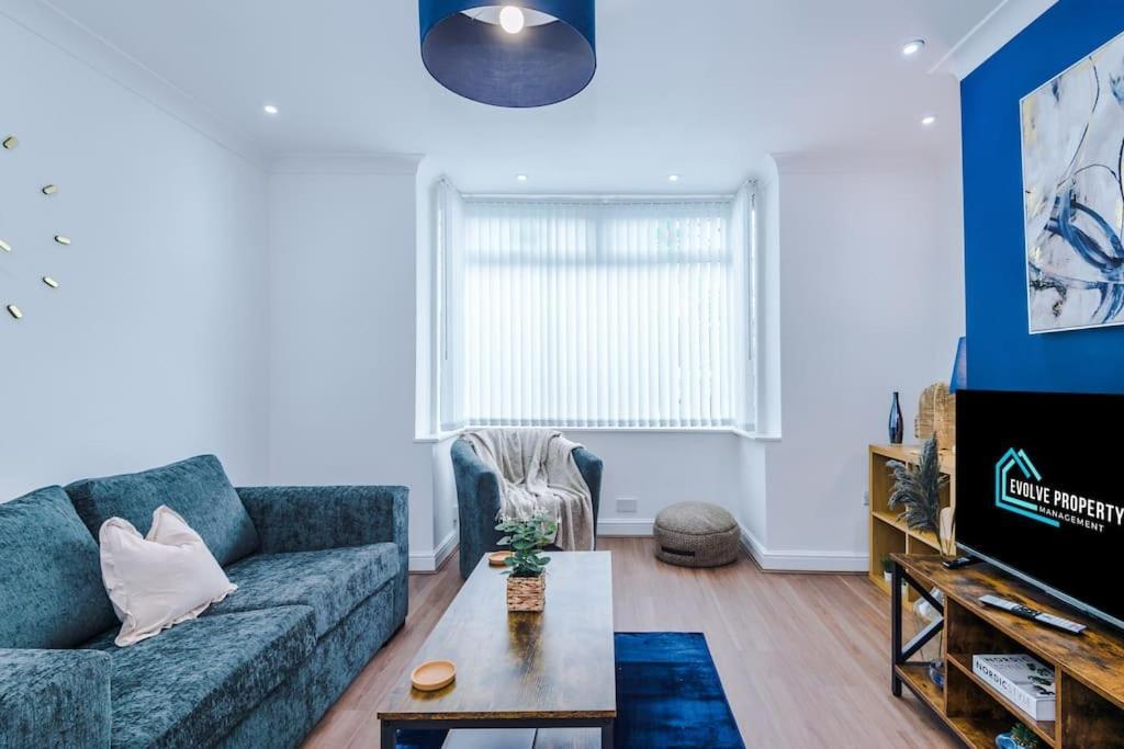 Stylish Home, Games Room, Sleeps 6, Large Driveway, Perfect For Groups Apartamento