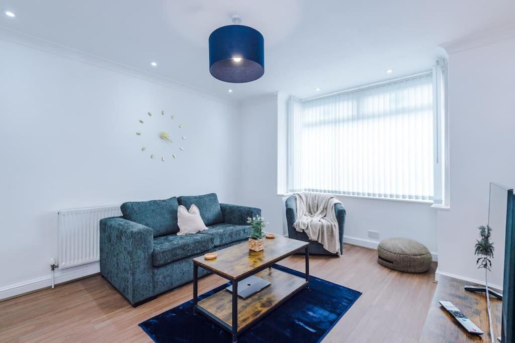 Apartamento Stylish Home, Games Room, Sleeps 6, Large Driveway, Perfect For Groups Manchester