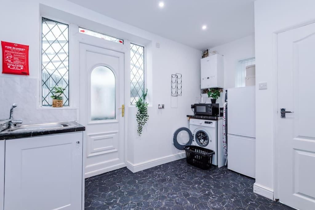 Apartamento Stylish Home, Games Room, Sleeps 6, Large Driveway, Perfect For Groups *