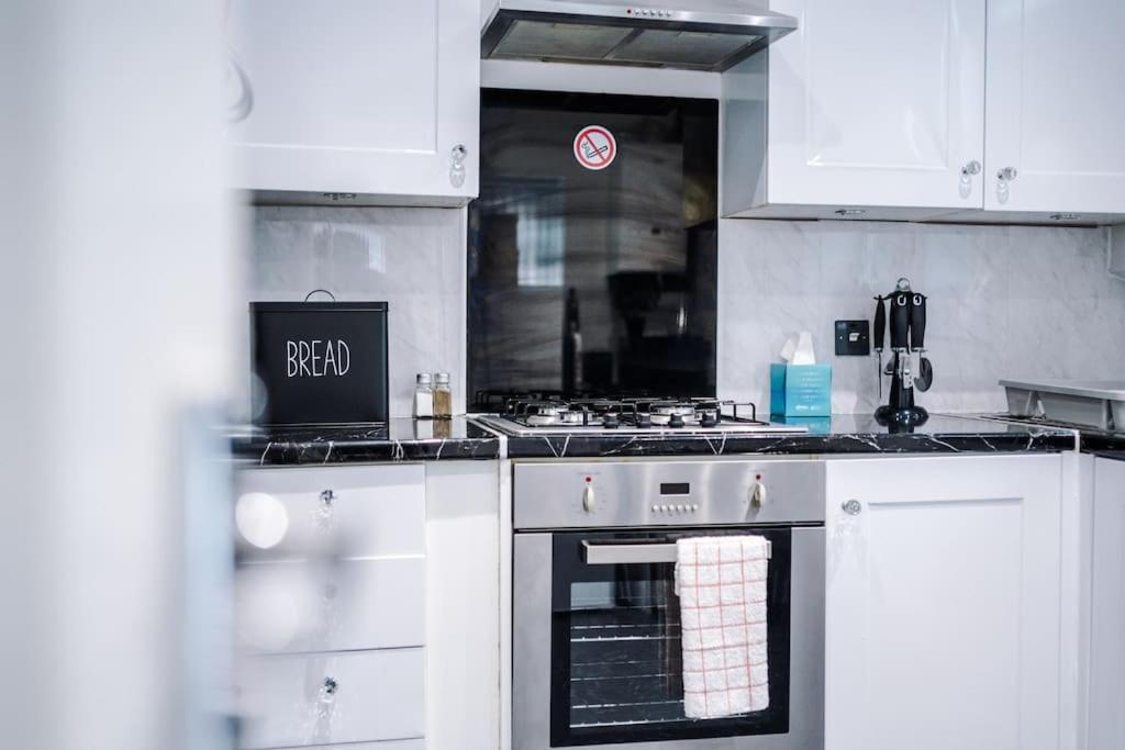 Stylish Home, Games Room, Sleeps 6, Large Driveway, Perfect For Groups Apartamento Manchester