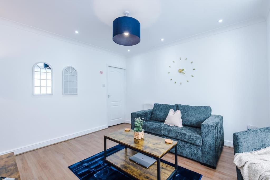 Apartamento Stylish Home, Games Room, Sleeps 6, Large Driveway, Perfect For Groups Manchester