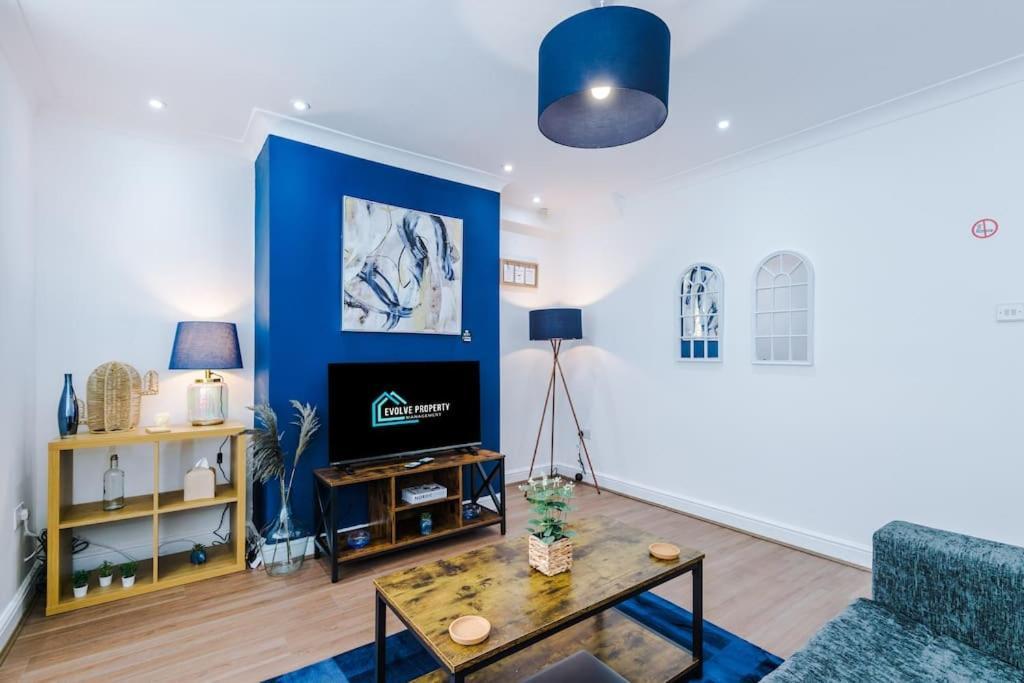 Stylish Home, Games Room, Sleeps 6, Large Driveway, Perfect For Groups Apartamento *